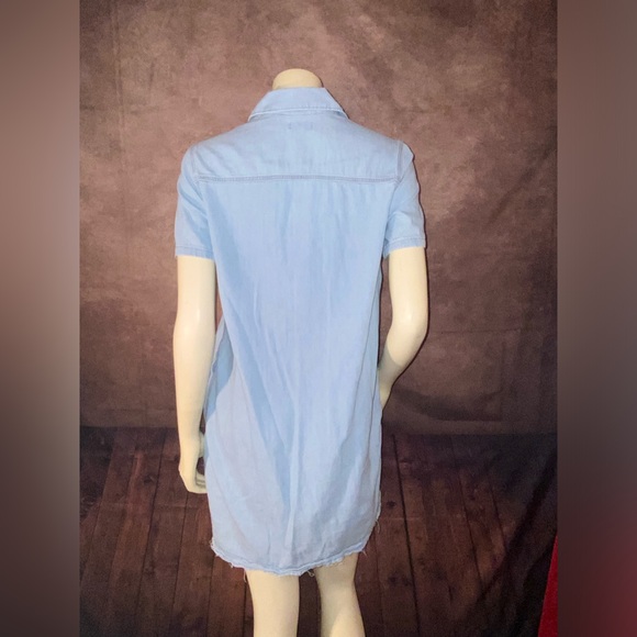 Levi's Claire Jean Dress w/pockets-Button Up-Raw hem-Women’s size M-EUC - Picture 2 of 6